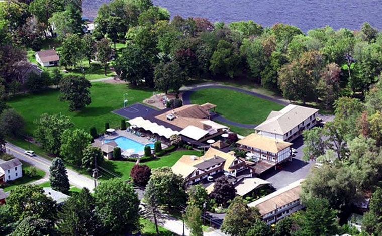 https://poconogo.com/wp-content/uploads/central-house-family-resort-aerial-view-buildings-and-lake.jpg