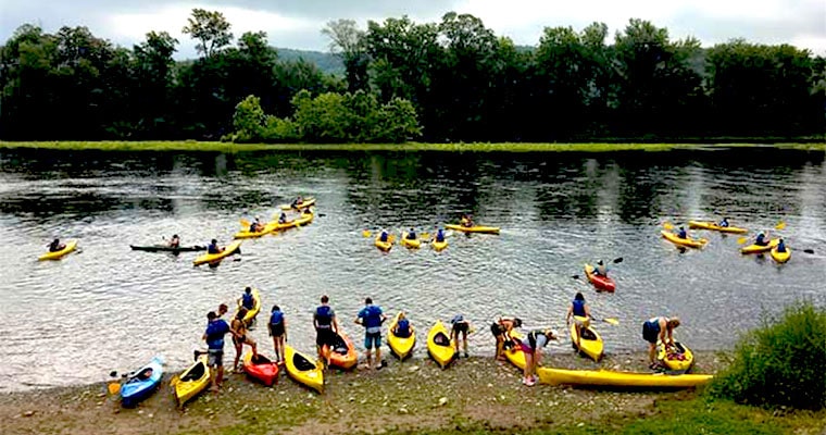 chamberlain-canoes-kayaks-on-river