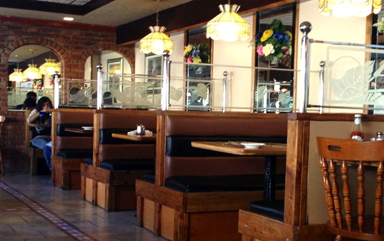 compton's-pancake-house-dining-room-booths