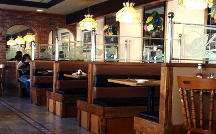 compton's-pancake-house-dining-room-booths