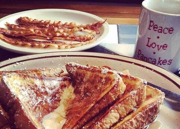 comptons-pancake-house-french-toast-and-bacon