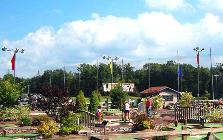 costas-family-fun-park-mini-golf