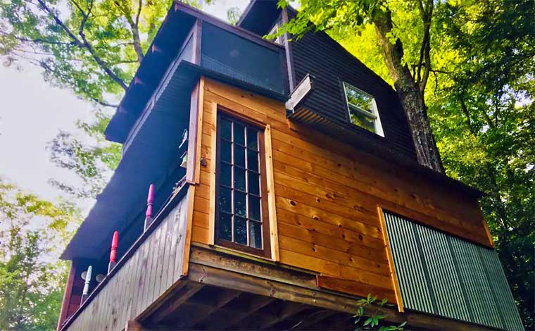 Cottage Cloud Treehouse exterior