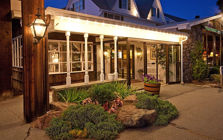 crescent-lodge-entryway