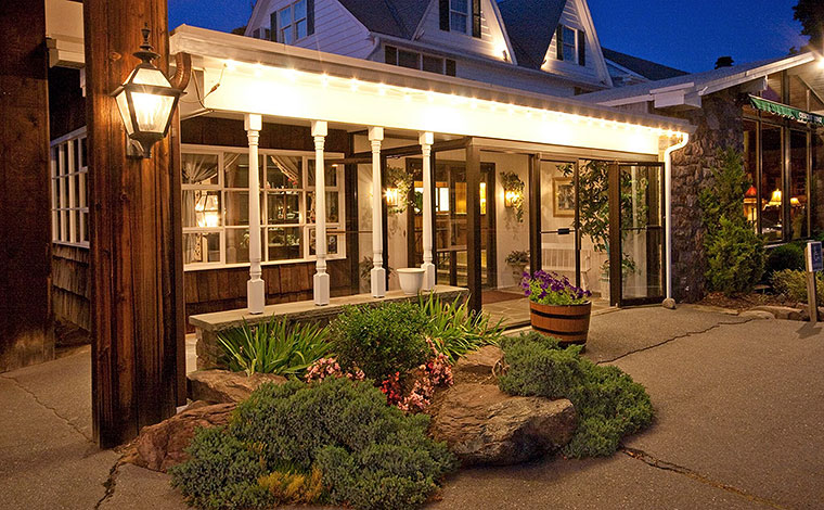 crescent-lodge-entryway