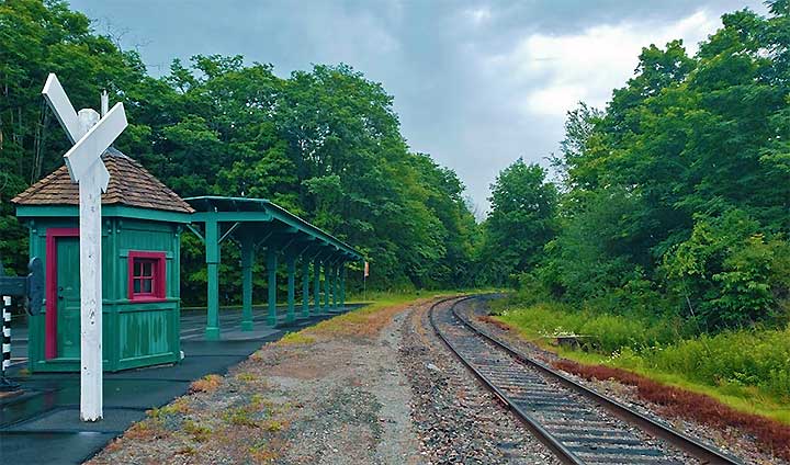 cresco-train-museum-tracks