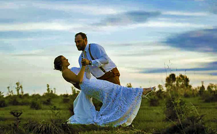 evergreen hill wedding couple