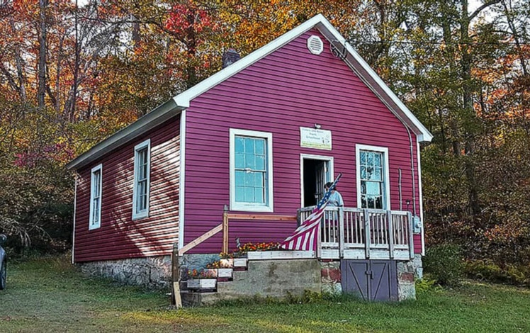 the frantz school exterior 1850s schoolhouse