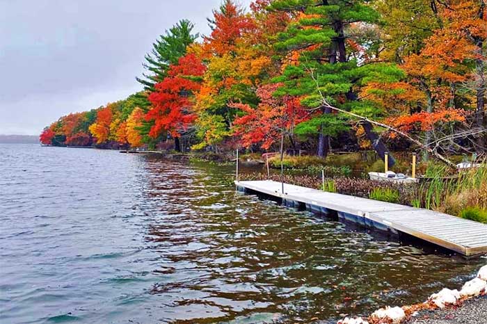 gold key lake estates lake in autumn