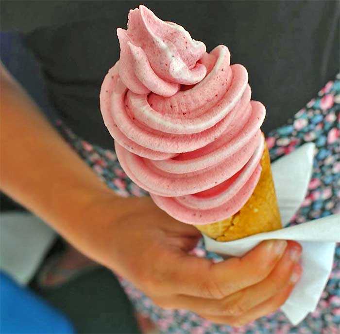 hardings dairy bar and mini golf soft serve ice cream cone