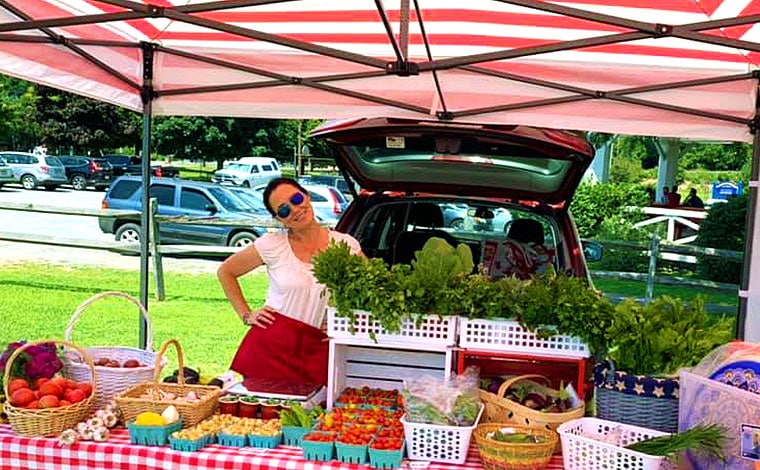 hawley-farmers-market-farm-stand red white striped umbrella