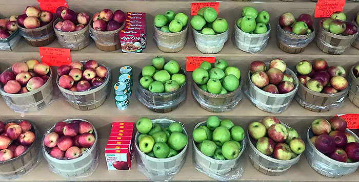 heckman-orchards-shelves-of-apples