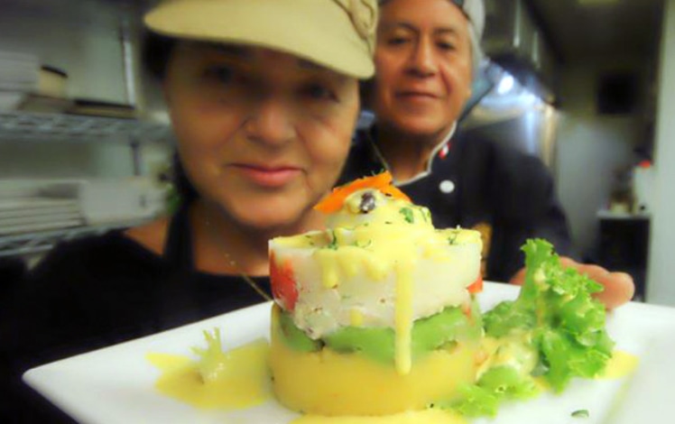 inti-peruvian-cuisine- owners and chef behind the cooking line