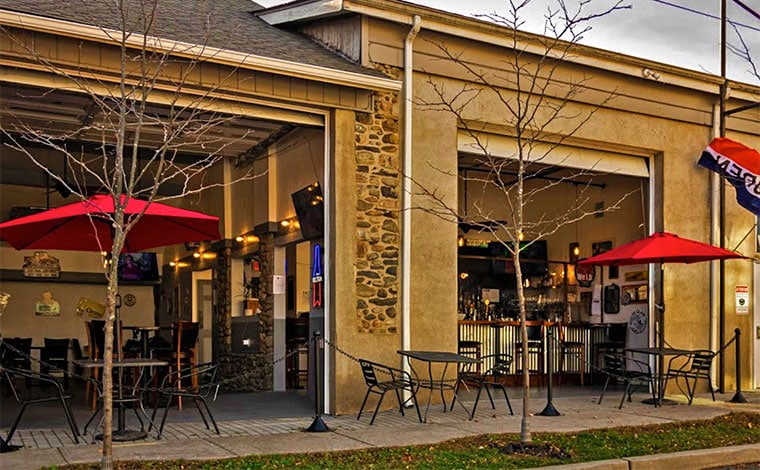 Jive Bar and lounge open to street with tables on sidewalk