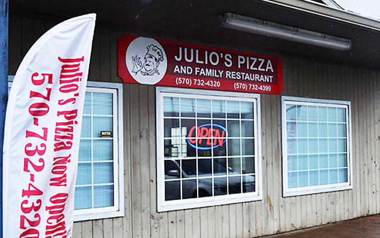 julios-pizza-exterior-windows