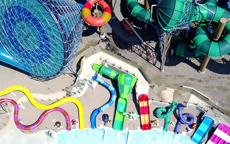 kalahari-outdoor-water-park-aerial-shot-with-slides