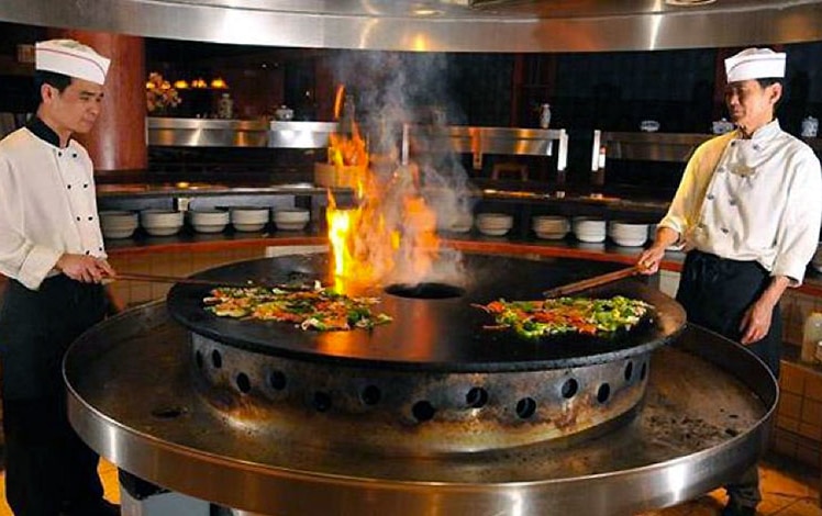 khan's mongolian grill & bar hibachi chefs