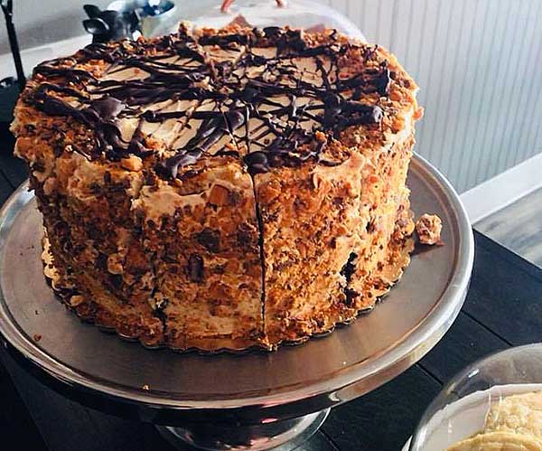 kitch-en-breakfast-and-lunch-butterfinger-crunch-cake