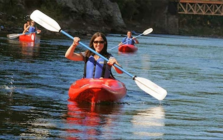 kittatinny canoes woman in canoe on the delaware river