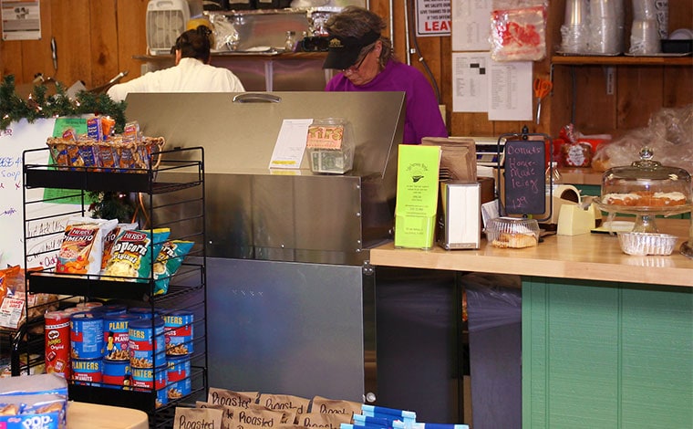 lake-harmony-market-deli-counter