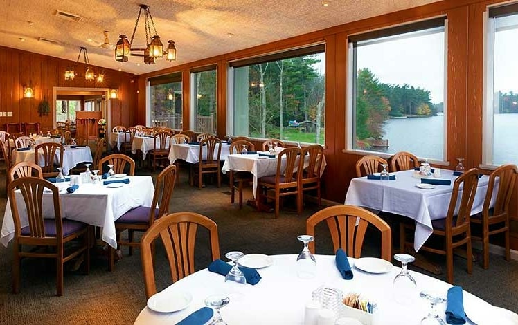 lake naomi clubhouse dining room