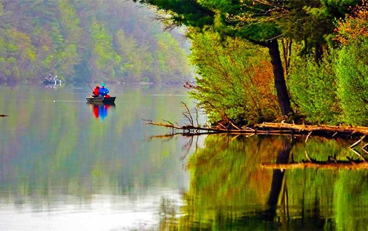 Mauch Chunk Lake Park couple boating