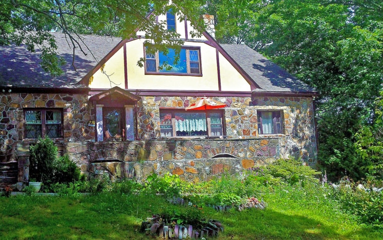 maurrocks-bed-and-breakfast-front-of-house