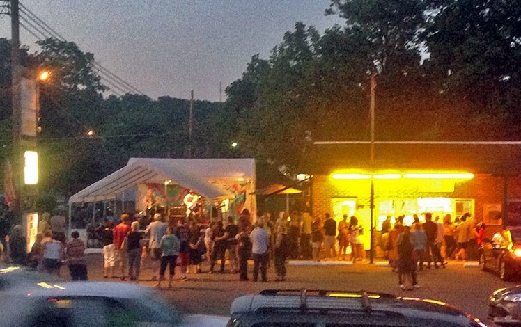 milford-dairy-bar-exterior-and-band-tent