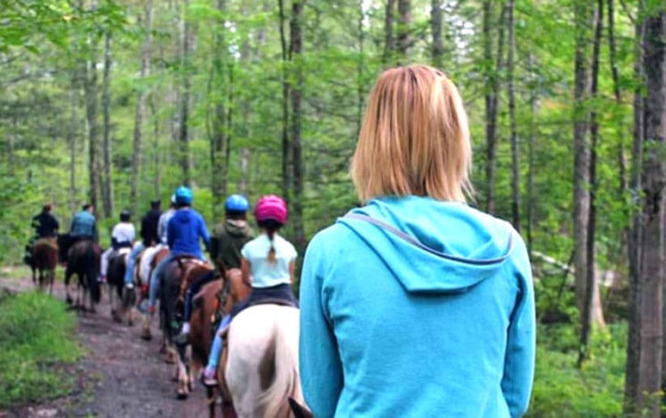 mountain-creek-riding-stable-group-ride