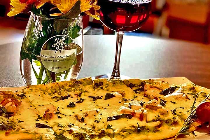 Mountain View Vineyard italian flatbread and wine