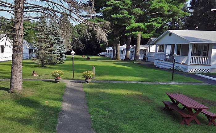 myer-country-motel-two-rows-of-cabins-facing