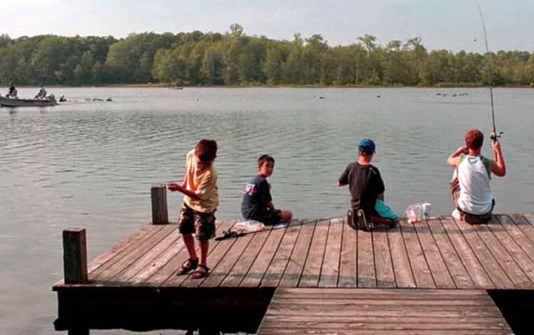 otter-lake-campground-resort-kids-fish-on-dock