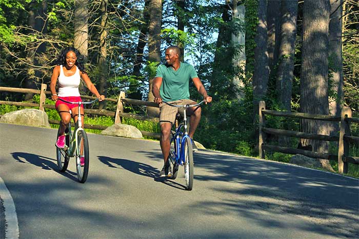 paradise stream resort couple on bikes