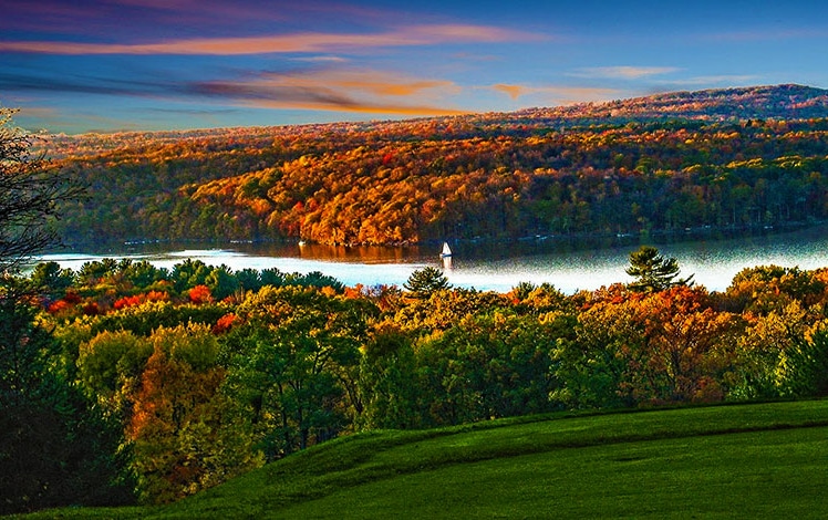 paupack hills golf course overlooking lake wallenpaupack