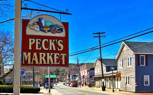 Peck's Market exterior sign