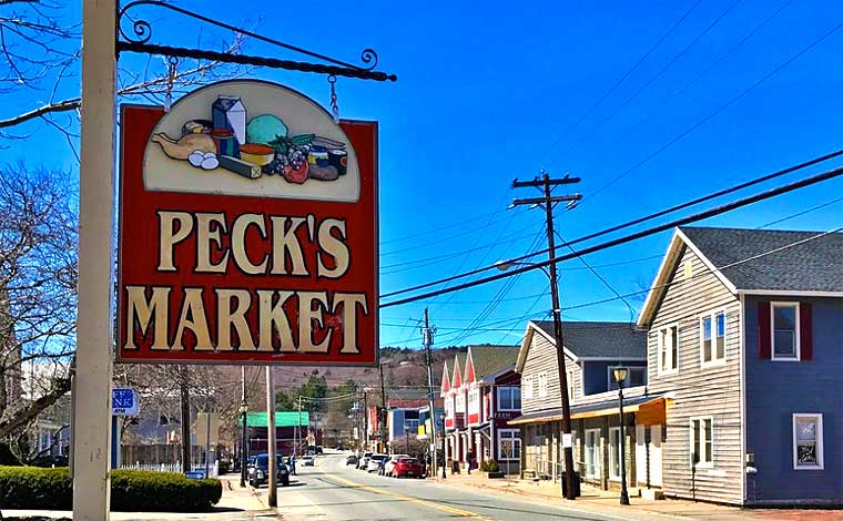 Peck's Market exterior sign