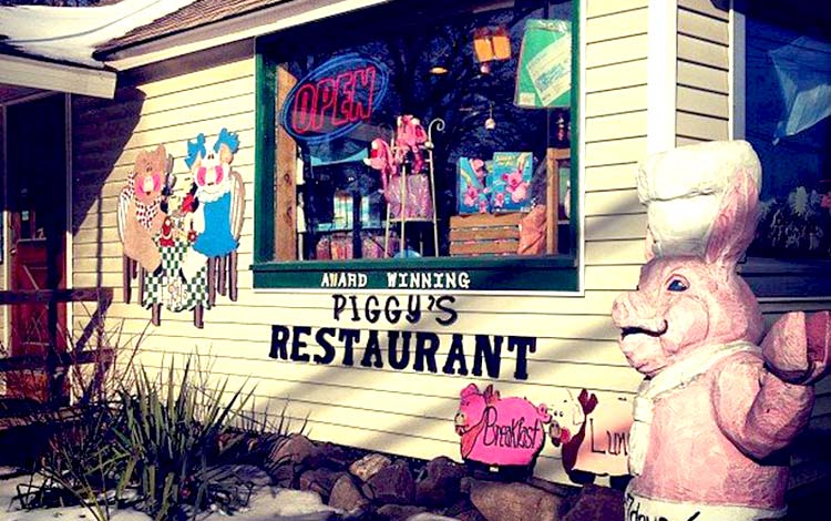 piggy's-breakfast-restaurant-front-of-building-with-pig-and-open-sign