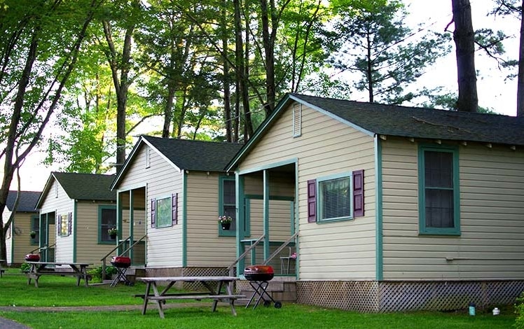 pine-grove-cottages-beach-lake-row of cottages