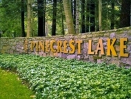 Pinecrest Lake community welcome sign