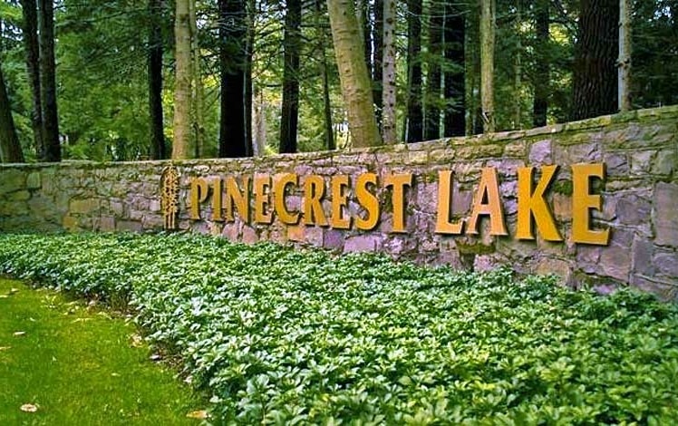 Pinecrest Lake community welcome sign