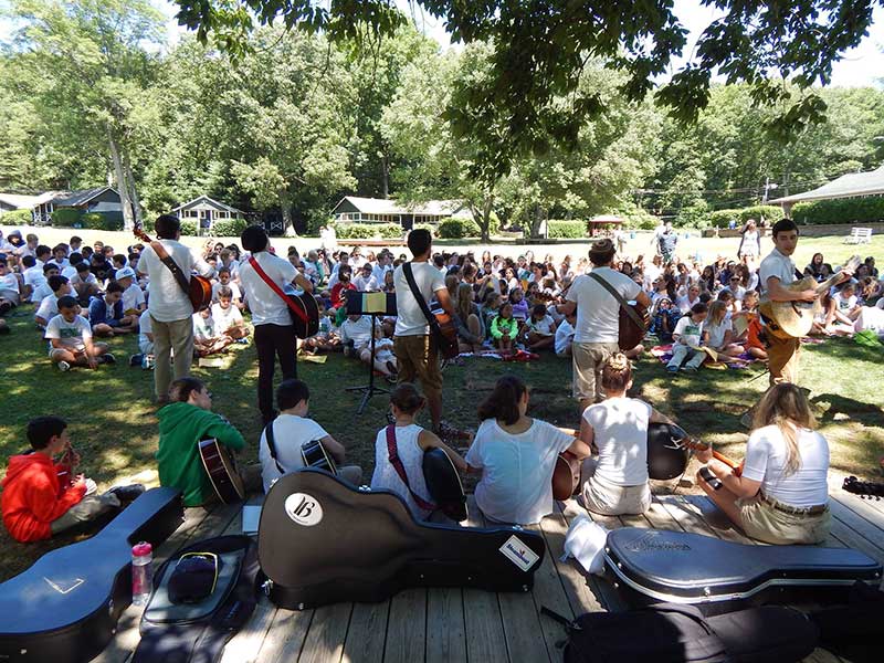 pinemere-summer-camp-kids-playing-music