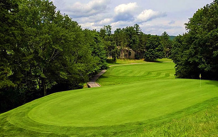 pocono-hills-golf-course-fairway-and-flag