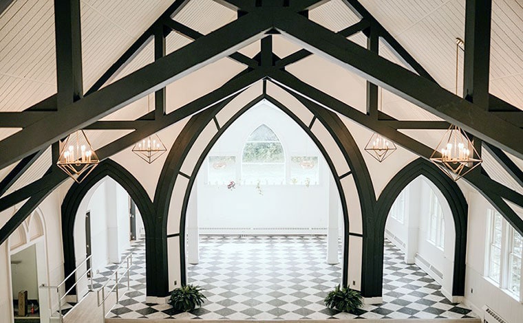 pocono-palms-church-interior with arches