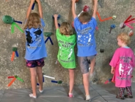 pocono-rocks-kids-on-climbing-wall