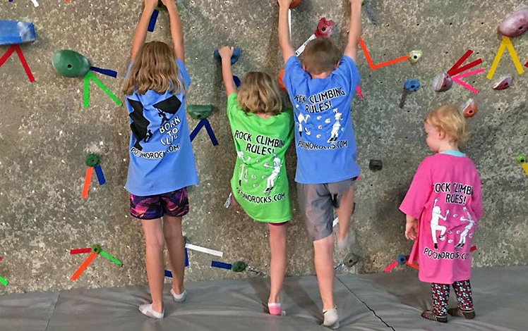 pocono-rocks-kids-on-climbing-wall