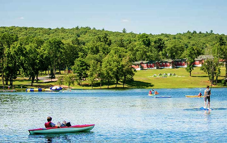 pocono-springs-summer-camp kids boating on the lake