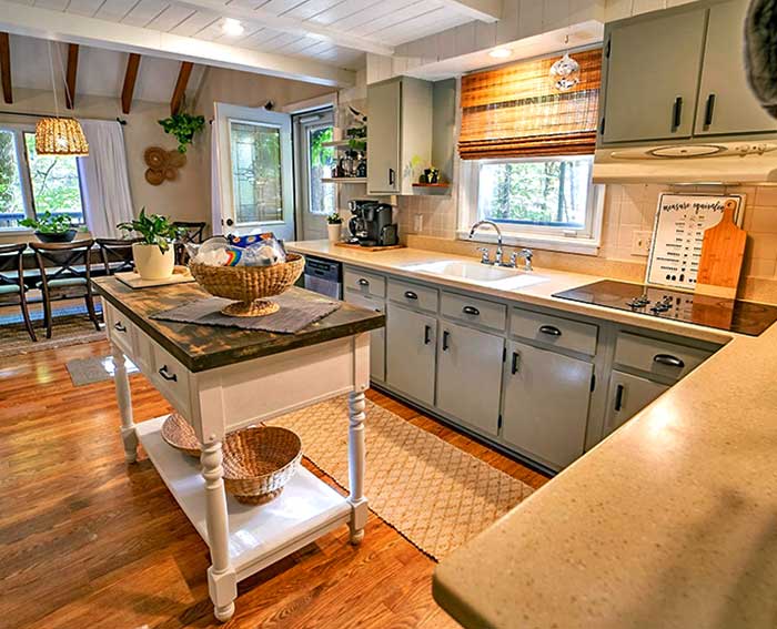 raccoon retreat kitchen