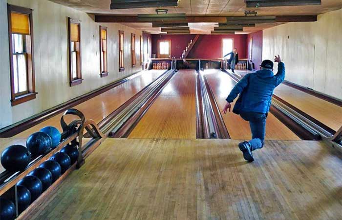 rohman's pub bowling alley