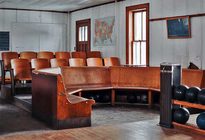 rohman's pub seating in bowling alley