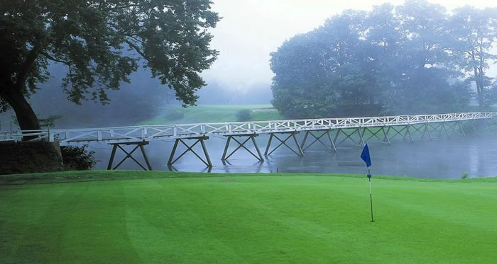 shawnee-inn-golf-bridge-and-flag